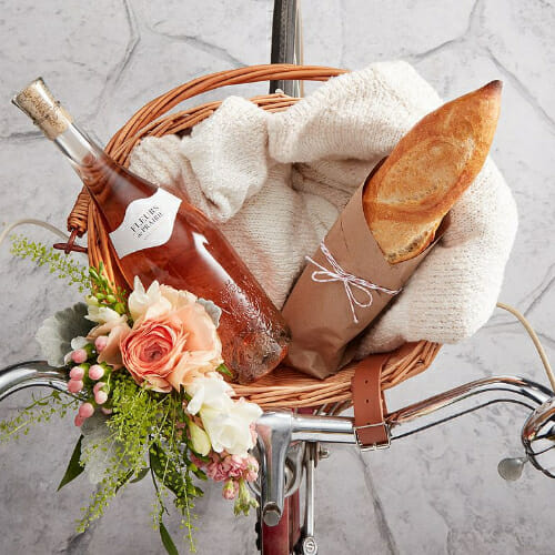 Fleurs de prairie with bread in basket